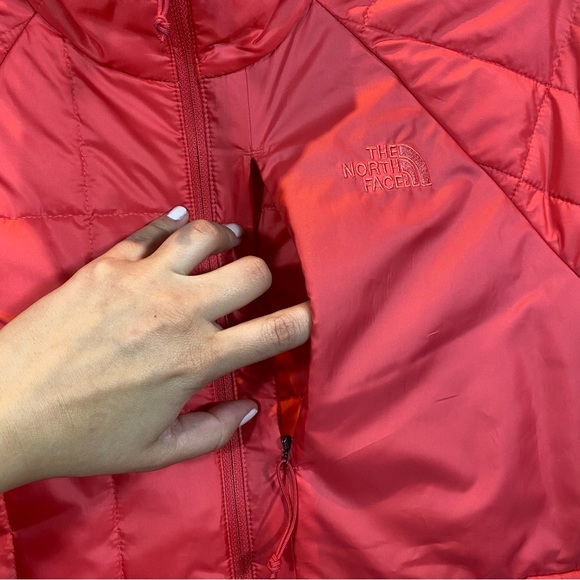 NEW North Face Women’s Insulated Jacket Size M - Picture 3 of 6